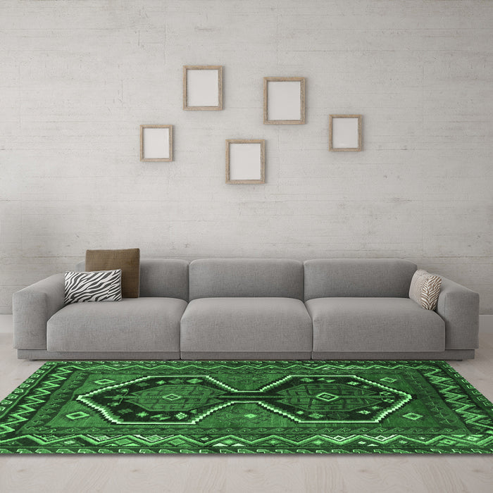 Machine Washable Persian Emerald Green Traditional Area Rugs in a Living Room,, wshtr2844emgrn