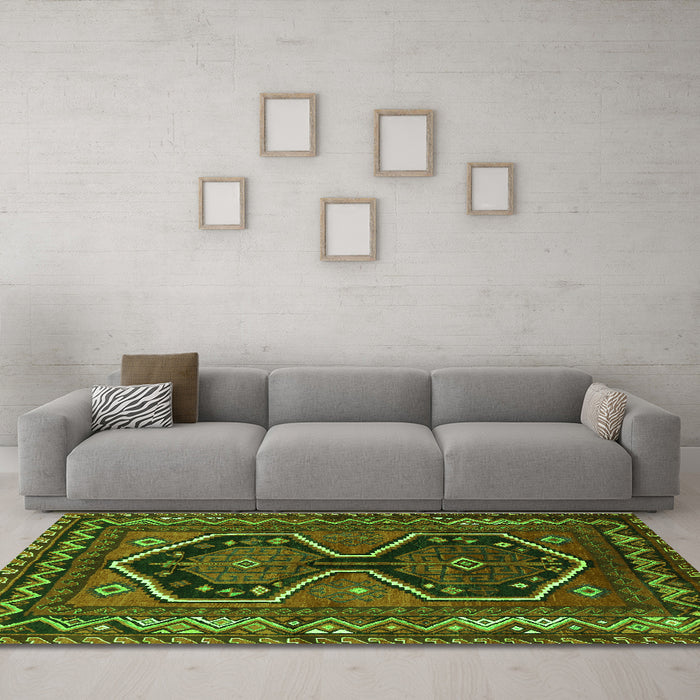 Machine Washable Persian Green Traditional Area Rugs in a Living Room,, wshtr2844grn