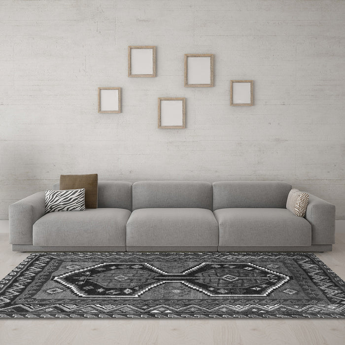 Machine Washable Persian Gray Traditional Rug in a Living Room,, wshtr2844gry