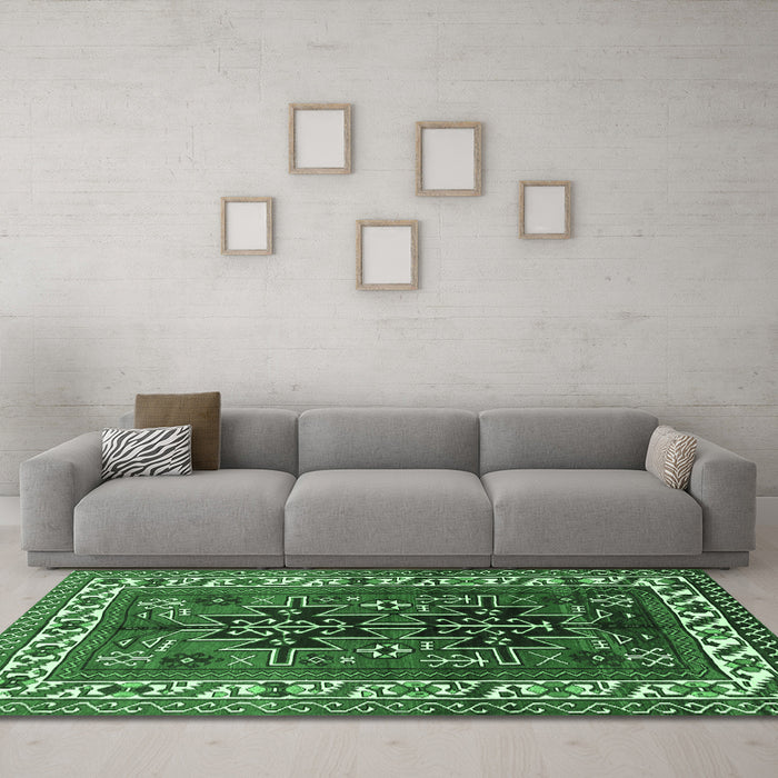 Machine Washable Persian Emerald Green Traditional Area Rugs in a Living Room,, wshtr2845emgrn