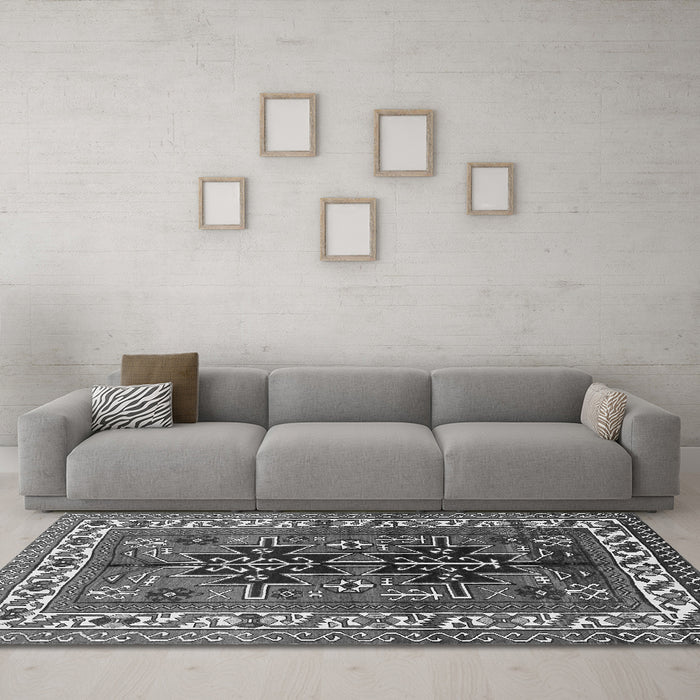 Machine Washable Persian Gray Traditional Rug in a Living Room,, wshtr2845gry