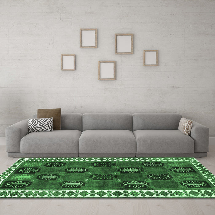 Machine Washable Persian Emerald Green Traditional Area Rugs in a Living Room,, wshtr2846emgrn