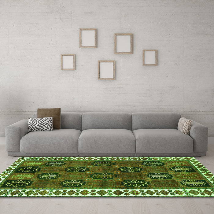 Machine Washable Persian Green Traditional Area Rugs in a Living Room,, wshtr2846grn