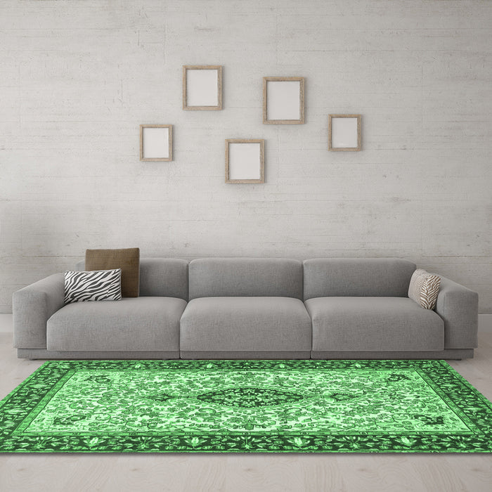 Machine Washable Persian Emerald Green Traditional Area Rugs in a Living Room,, wshtr2848emgrn