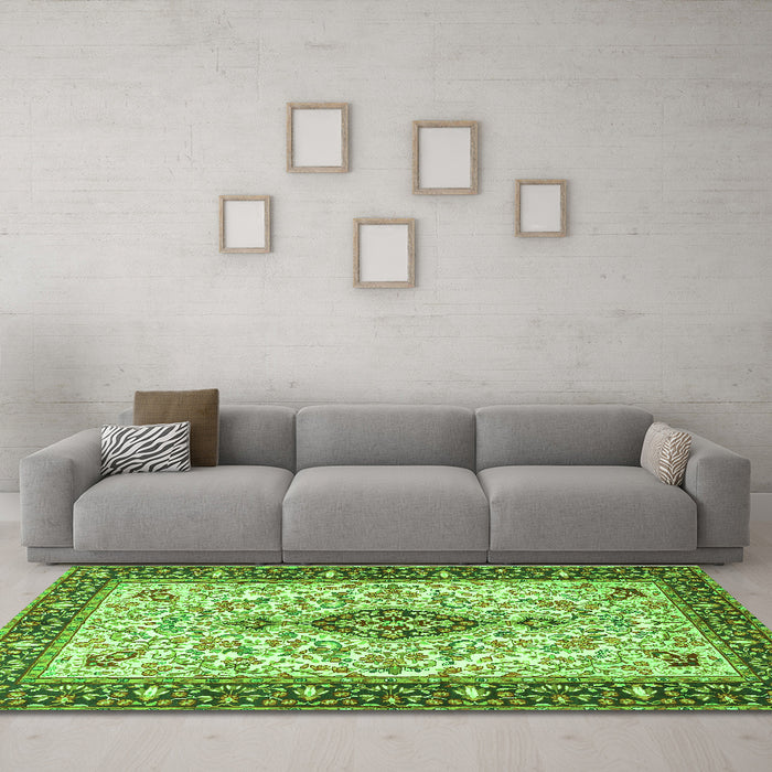 Machine Washable Persian Green Traditional Area Rugs in a Living Room,, wshtr2848grn