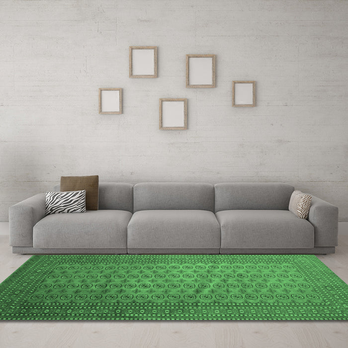 Machine Washable Persian Emerald Green Traditional Area Rugs in a Living Room,, wshtr284emgrn