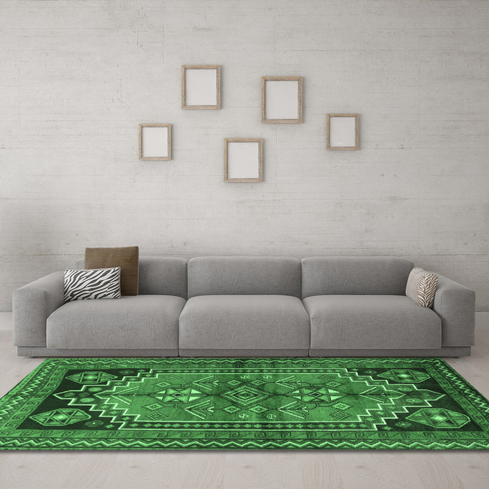 Machine Washable Persian Emerald Green Traditional Area Rugs in a Living Room,, wshtr2850emgrn