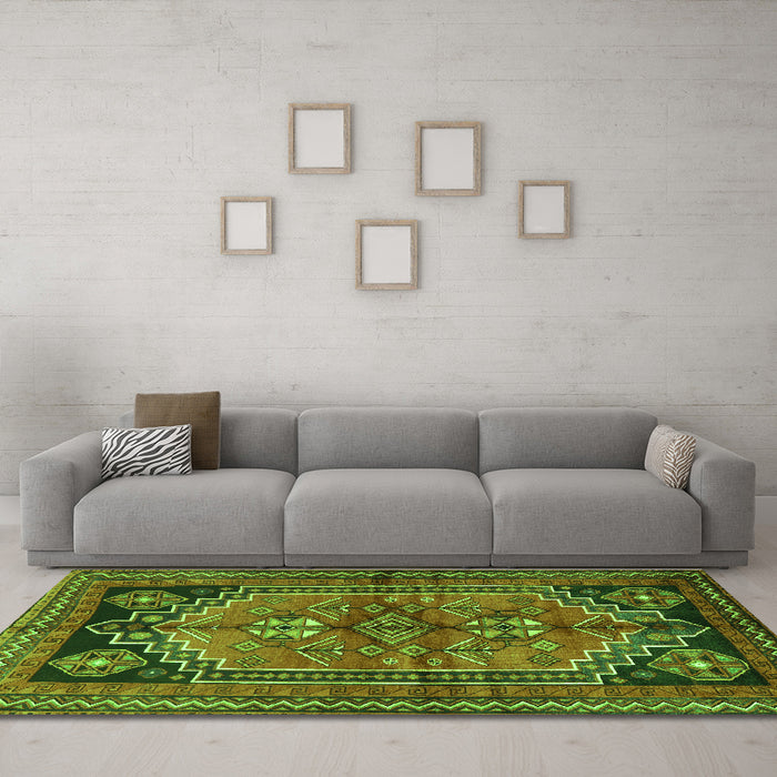 Machine Washable Persian Green Traditional Area Rugs in a Living Room,, wshtr2850grn