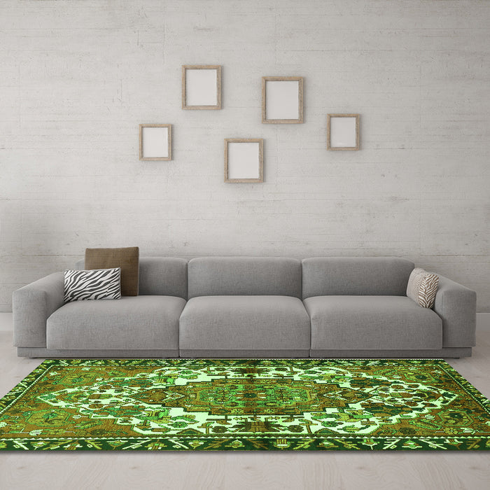 Machine Washable Persian Green Traditional Area Rugs in a Living Room,, wshtr2851grn