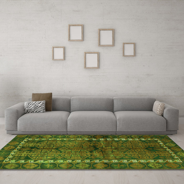 Machine Washable Persian Green Traditional Area Rugs in a Living Room,, wshtr2852grn