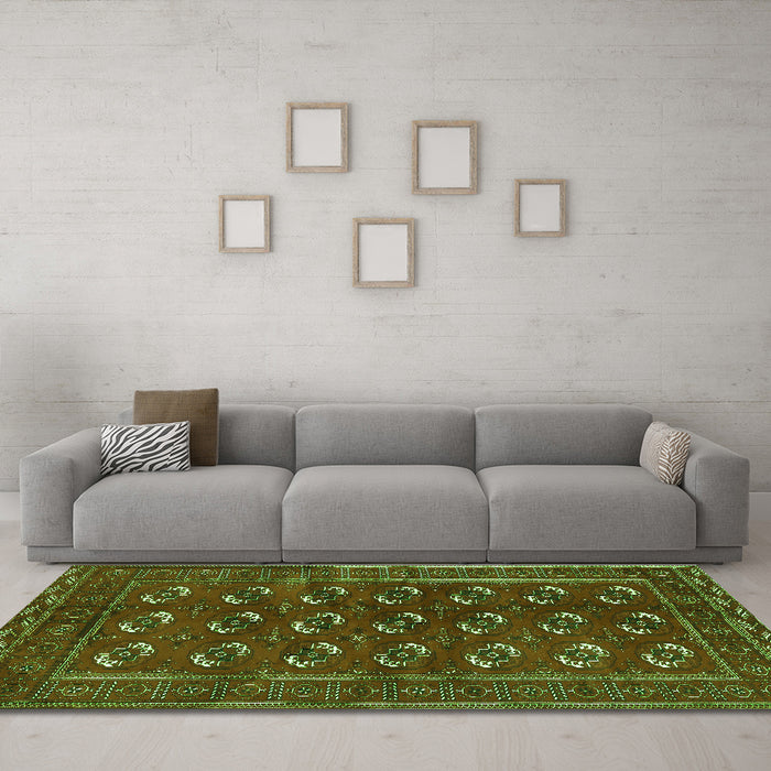 Machine Washable Persian Green Traditional Area Rugs in a Living Room,, wshtr2854grn