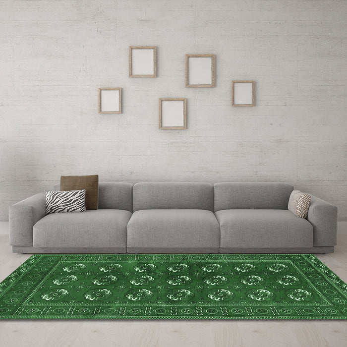 Machine Washable Persian Emerald Green Traditional Area Rugs in a Living Room,, wshtr2854emgrn