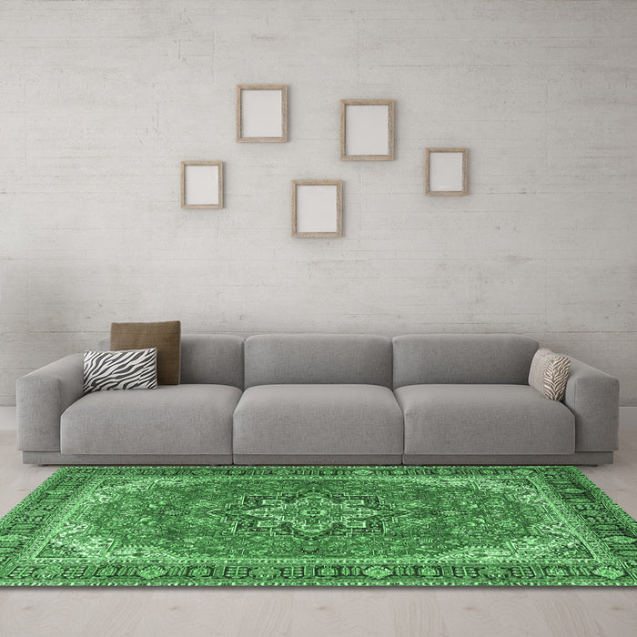 Machine Washable Persian Emerald Green Traditional Area Rugs in a Living Room,, wshtr2858emgrn