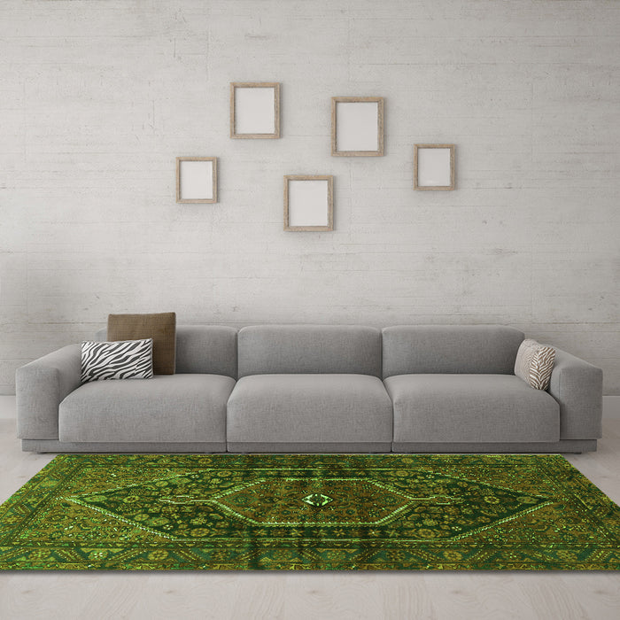 Machine Washable Persian Green Traditional Area Rugs in a Living Room,, wshtr2859grn