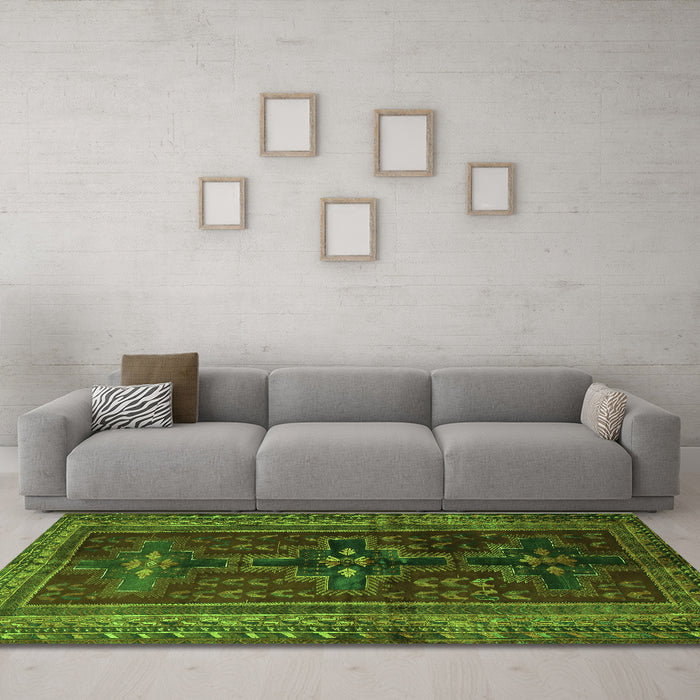 Machine Washable Persian Green Traditional Area Rugs in a Living Room,, wshtr2861grn