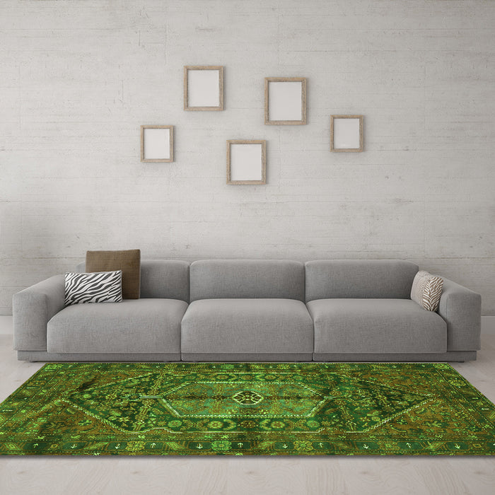 Machine Washable Persian Green Traditional Area Rugs in a Living Room,, wshtr2863grn
