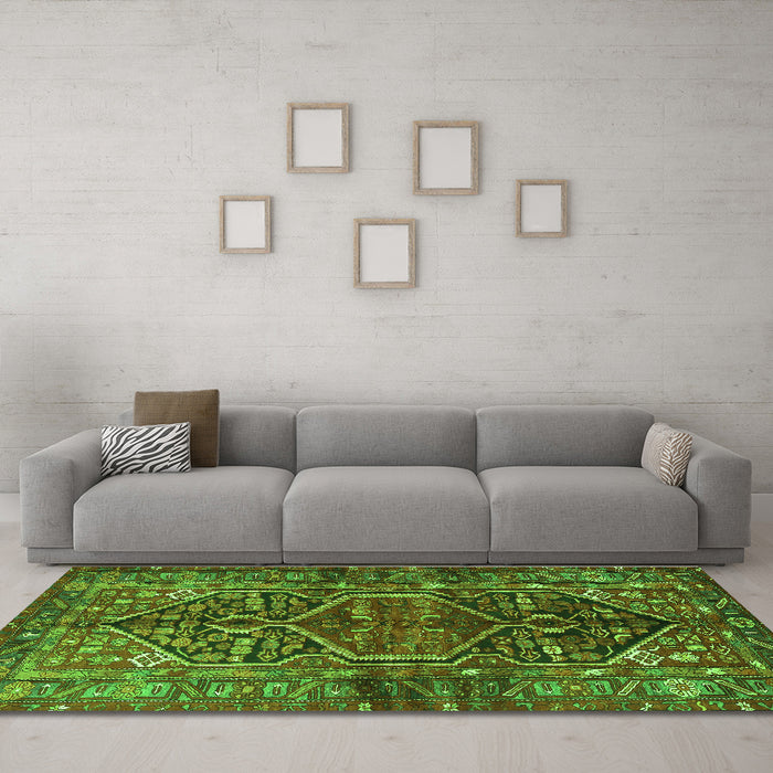 Machine Washable Persian Green Traditional Area Rugs in a Living Room,, wshtr2865grn