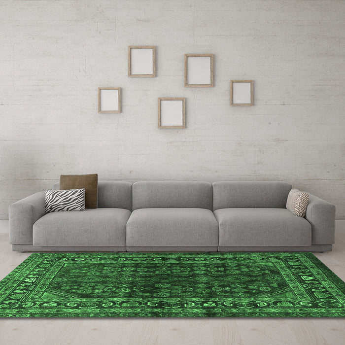 Machine Washable Persian Emerald Green Traditional Area Rugs in a Living Room,, wshtr2866emgrn