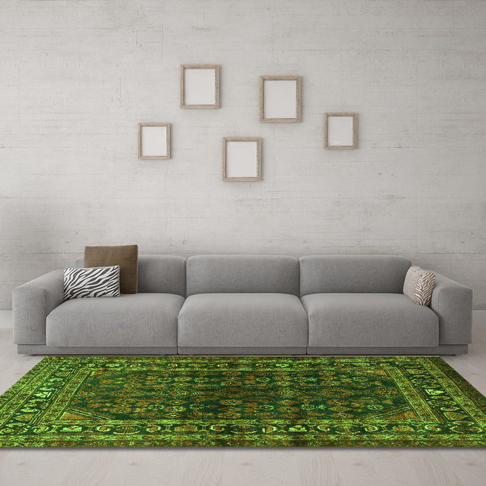 Machine Washable Persian Green Traditional Area Rugs in a Living Room,, wshtr2866grn