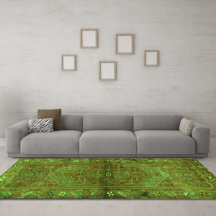 Machine Washable Persian Green Traditional Area Rugs in a Living Room,, wshtr2867grn