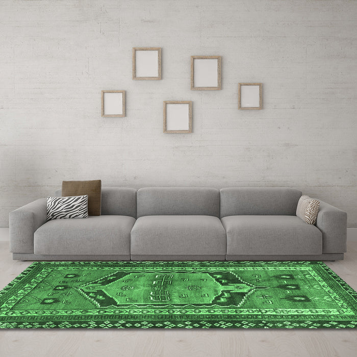 Machine Washable Persian Emerald Green Traditional Area Rugs in a Living Room,, wshtr2868emgrn