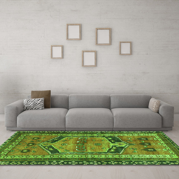 Machine Washable Persian Green Traditional Area Rugs in a Living Room,, wshtr2868grn
