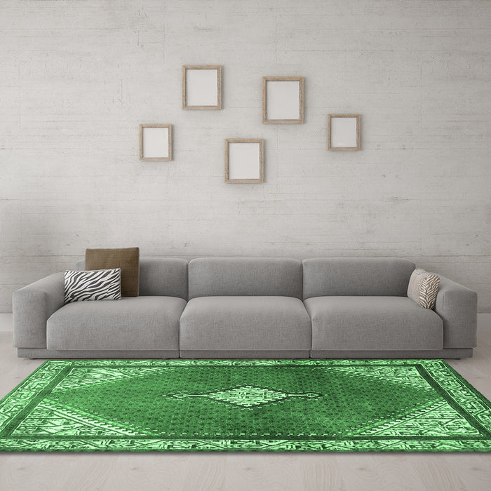 Machine Washable Medallion Emerald Green Traditional Area Rugs in a Living Room,, wshtr2869emgrn