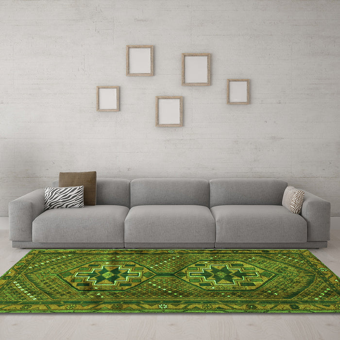 Machine Washable Persian Green Traditional Area Rugs in a Living Room,, wshtr2870grn