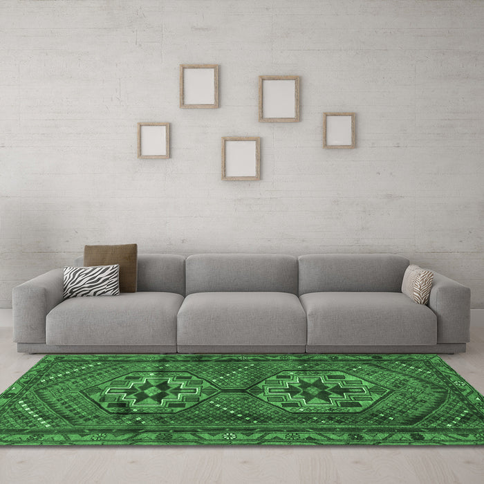 Machine Washable Persian Emerald Green Traditional Area Rugs in a Living Room,, wshtr2870emgrn