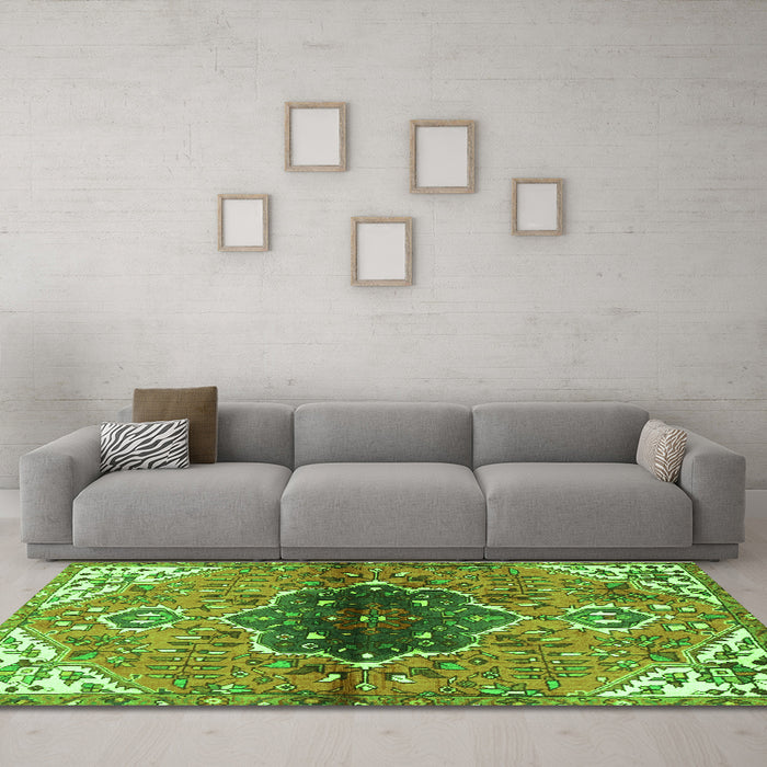 Machine Washable Persian Green Traditional Area Rugs in a Living Room,, wshtr2871grn