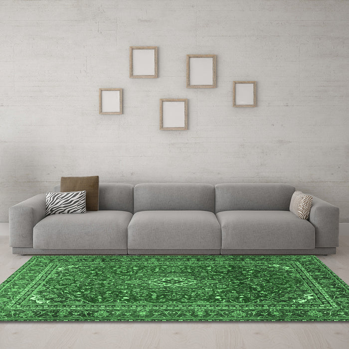 Machine Washable Persian Emerald Green Traditional Area Rugs in a Living Room,, wshtr2872emgrn