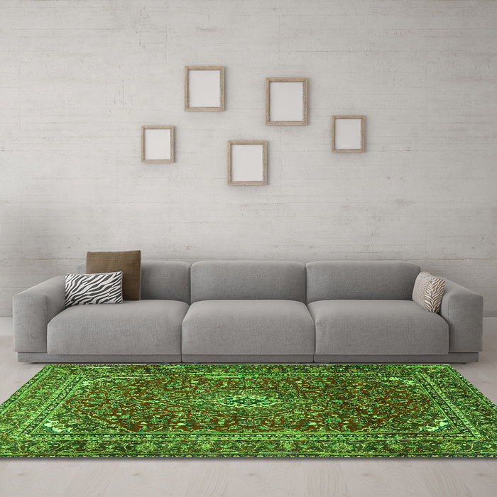 Machine Washable Persian Green Traditional Area Rugs in a Living Room,, wshtr2872grn