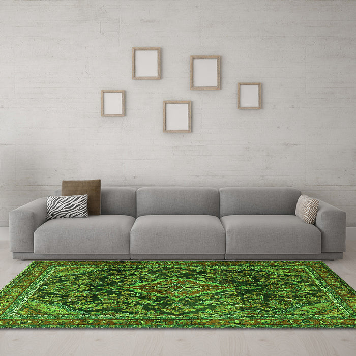 Machine Washable Persian Green Traditional Area Rugs in a Living Room,, wshtr2873grn