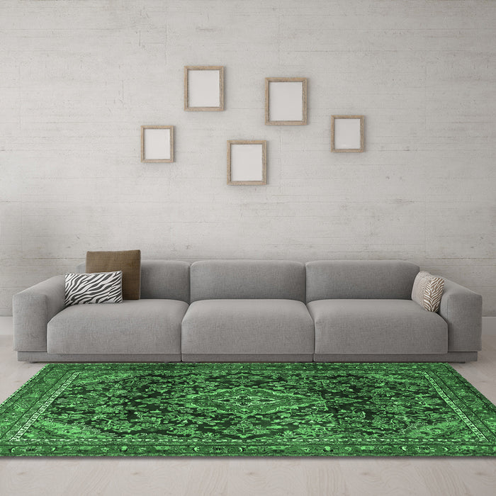 Machine Washable Persian Emerald Green Traditional Area Rugs in a Living Room,, wshtr2873emgrn