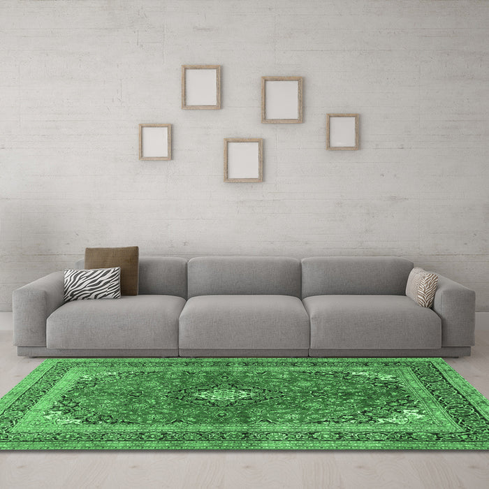 Machine Washable Medallion Emerald Green Traditional Area Rugs in a Living Room,, wshtr2874emgrn