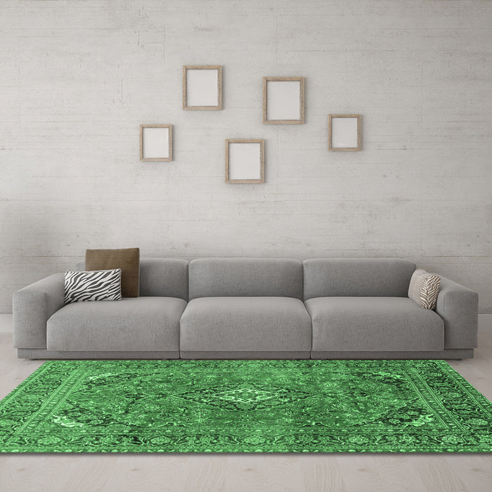 Machine Washable Medallion Emerald Green Traditional Area Rugs in a Living Room,, wshtr2875emgrn