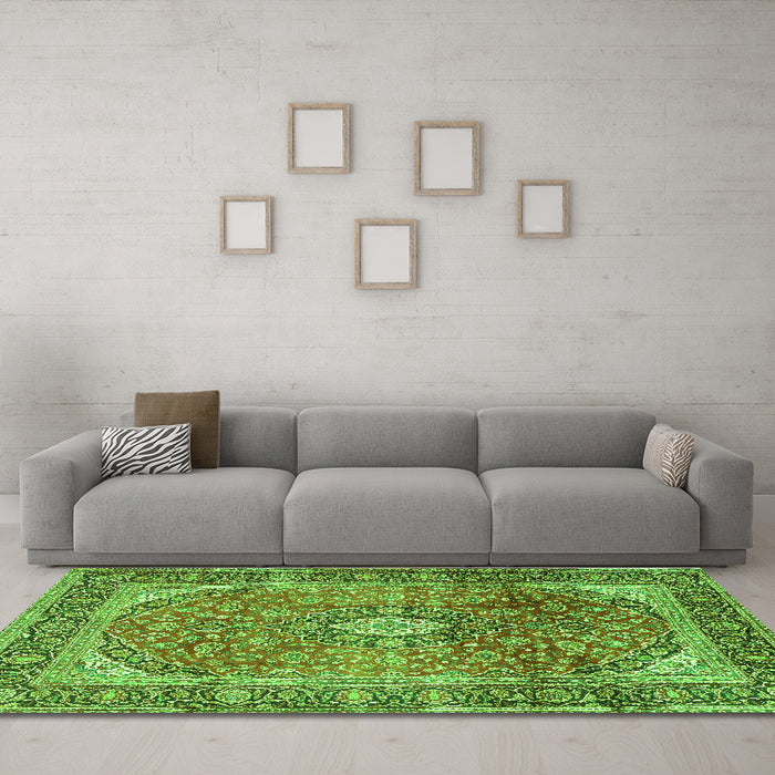 Machine Washable Medallion Green Traditional Area Rugs in a Living Room,, wshtr2876grn
