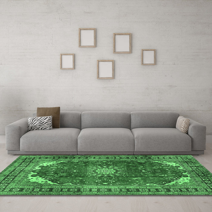Machine Washable Medallion Emerald Green Traditional Area Rugs in a Living Room,, wshtr2879emgrn