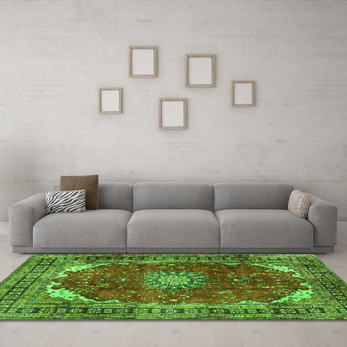 Machine Washable Medallion Green Traditional Area Rugs in a Living Room,, wshtr2879grn