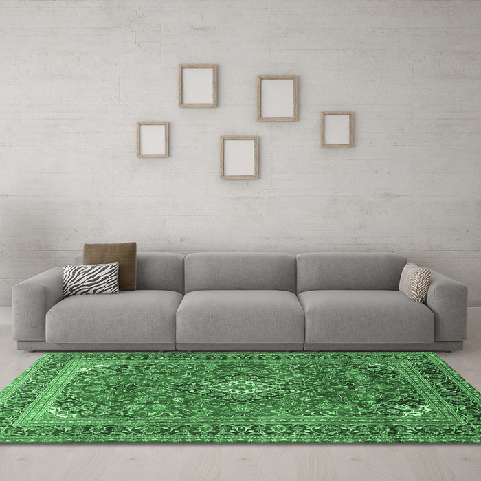 Machine Washable Medallion Emerald Green Traditional Area Rugs in a Living Room,, wshtr2880emgrn