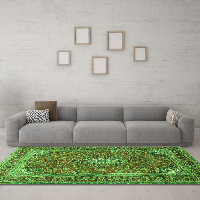 Machine Washable Medallion Green Traditional Area Rugs in a Living Room,, wshtr2880grn