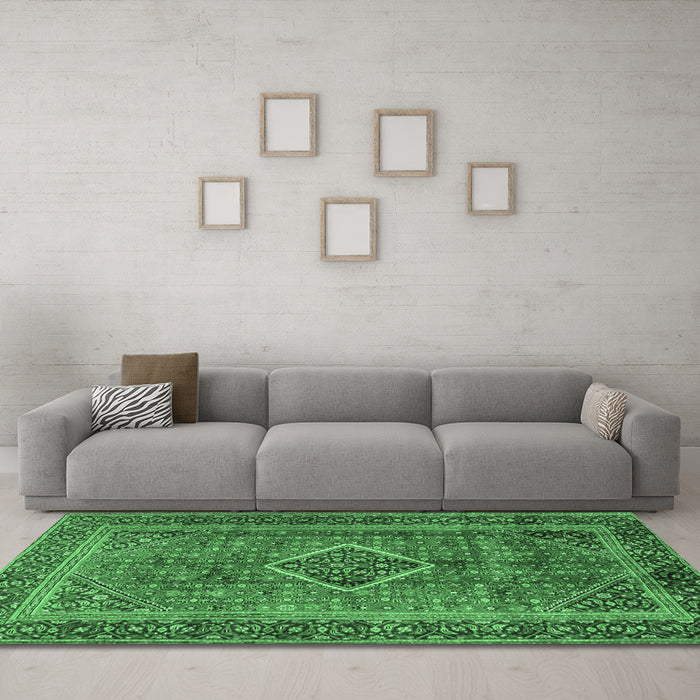 Machine Washable Medallion Emerald Green Traditional Area Rugs in a Living Room,, wshtr2881emgrn