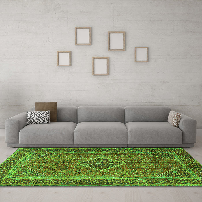 Machine Washable Medallion Green Traditional Area Rugs in a Living Room,, wshtr2881grn