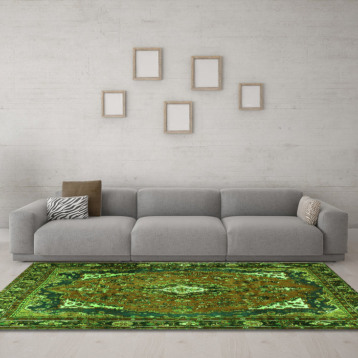 Machine Washable Persian Green Traditional Area Rugs in a Living Room,, wshtr2882grn