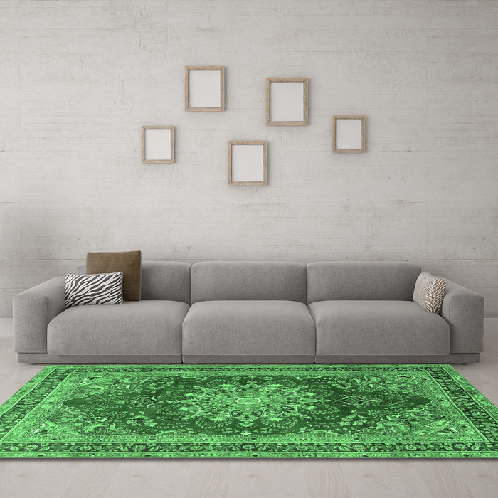 Machine Washable Medallion Emerald Green Traditional Area Rugs in a Living Room,, wshtr2883emgrn