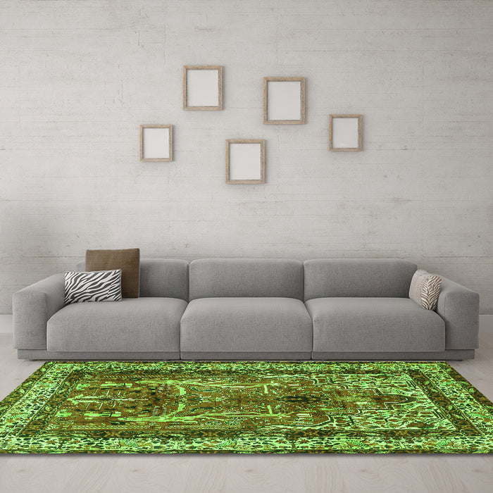 Machine Washable Persian Green Traditional Area Rugs in a Living Room,, wshtr2884grn