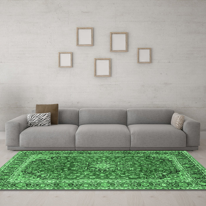 Machine Washable Persian Emerald Green Traditional Area Rugs in a Living Room,, wshtr2885emgrn