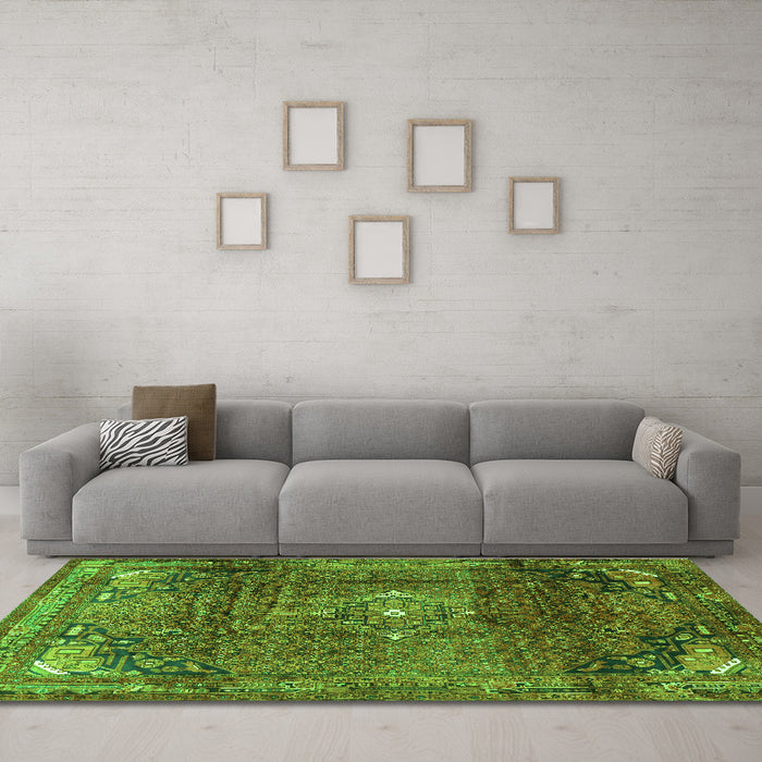Machine Washable Persian Green Traditional Area Rugs in a Living Room,, wshtr2886grn
