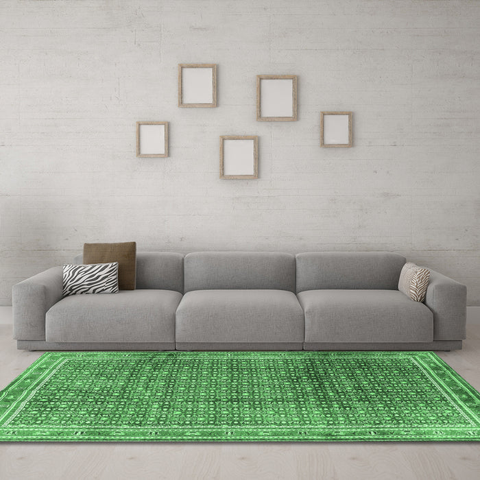Machine Washable Persian Emerald Green Traditional Area Rugs in a Living Room,, wshtr2889emgrn