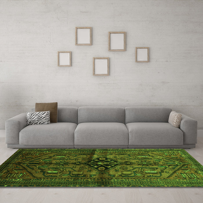 Machine Washable Persian Green Traditional Area Rugs in a Living Room,, wshtr288grn